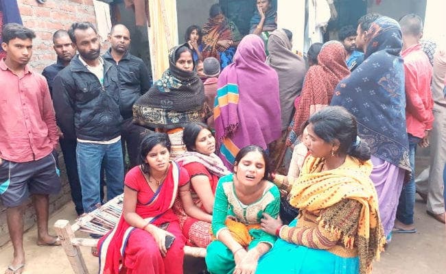 औरंगाबाद : अपराधियों ने घर का दरवाजा खुलवा कर महिला के सिर में मार दी गोली, मौके पर मौत