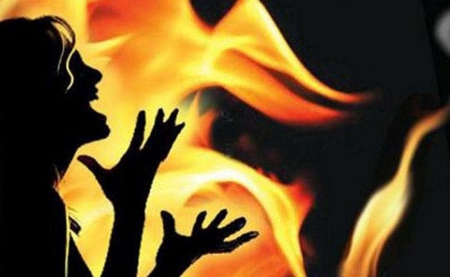 Rape के बाद महिला को जलाने की कोशिश में खुद जल कर मर गया दुष्कर्मी