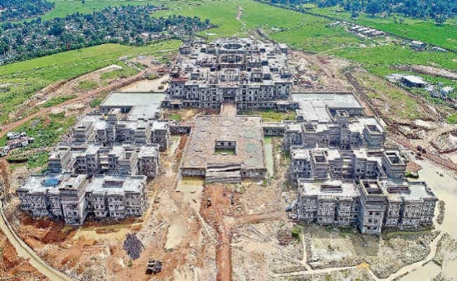 रांची : हाइकोर्ट के नये भवनों का काम बिना टेंडर के देना गलत