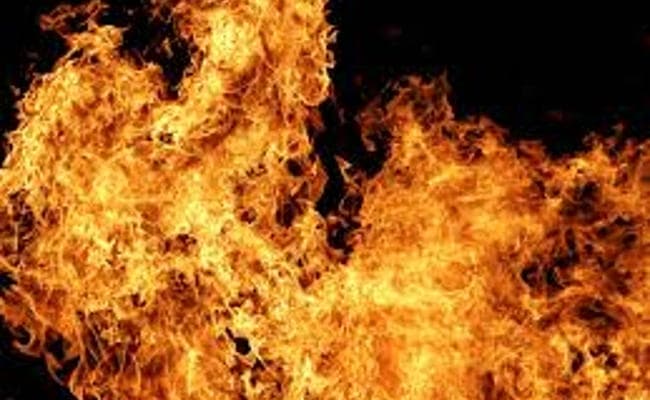 बलात्कार के बाद महिला को जिंदा जलाने की कोशिश में खुद जला बलात्कारी