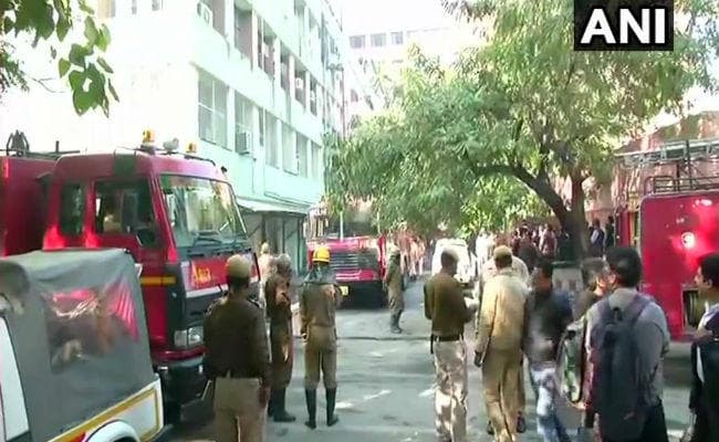 CGO कॉम्प्लेक्स में लगी भीषण आग, CISF के सब इंस्पेक्टर की हालत गंभीर