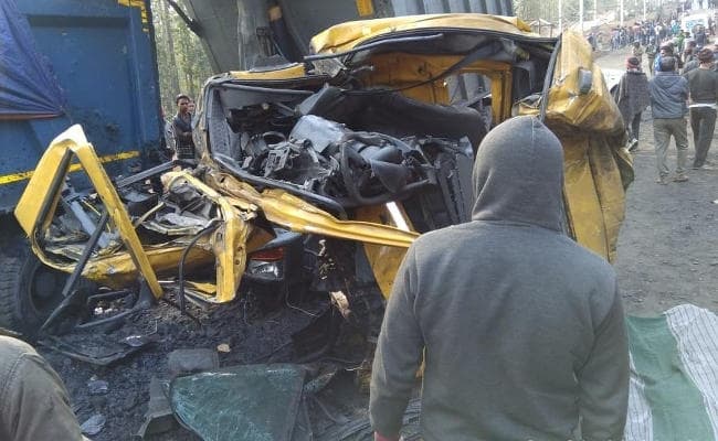 Jharkhand : खड़ी हाइवा को दूसरी हाइवा ने मारी टक्कर, ड्राइवर की मौत