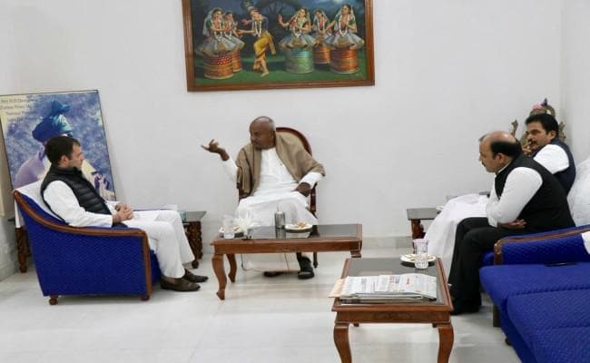 कर्नाटक में सीट शेयरिंग को लेकर पूर्व पीएम देवगौड़ा और राहुल गांधी ने की बातचीत, अंतिम फैसले का अभी इंतजार