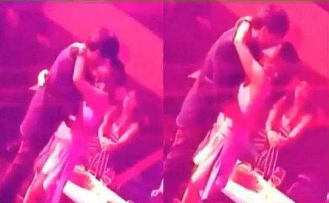 VIDEO: सारा अली खान और कार्तिक आर्यन का ''लव आजकल 2'' के सेट पर लिपलॉक VIRAL