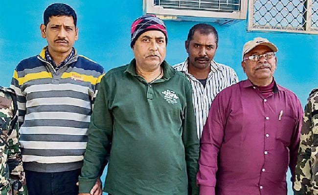 गोपालगंज : भोरे रेफरल अस्पताल का हेड क्लर्क घूस लेते धराया