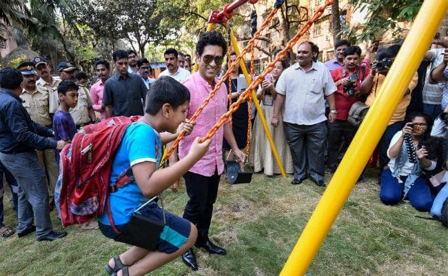 पहले था यहां मैदान फिर फेंका जानें लगा कचरा, बाद में बना चिल्ड्रेन पार्क, तेंदुलकर ने किया उद्घाटन