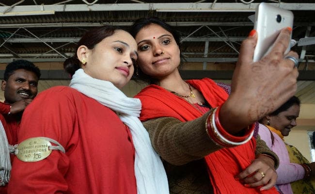 डेलॉयट की रिपोर्ट : भारत के श्रम बल में 10.7 फीसदी गिरी महिलाओं की भागीदारी