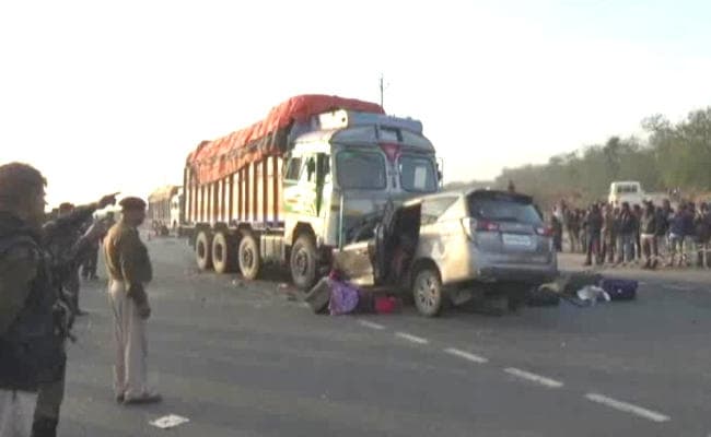 Jharkhand : बच्चे का मुंडन कराकर बिहार से रांची लौट रहे एक ही परिवार के 10 लोगों की सड़क दुर्घटना में मौत, देखें VIDEO