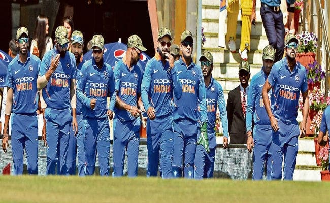 Ranchi ODI INDvsAUS : आर्मी कैप पहन मैदान पर उतरी टीम इंडिया, पाकिस्तान को लगी मिर्ची