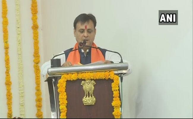 कांग्रेस छोड़ते ही गुजरात सरकार में मंत्री बने विधायक जवाहर चावड़ा