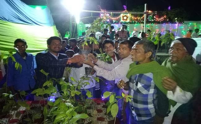 दूल्हा-दुल्हन ने पहले बरातियों को दिलाया ये संकल्प, फिर...