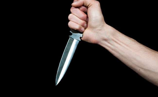 प्रेमिका से दोस्त की नजदीकी बढ़ने पर किया जानलेवा हमला