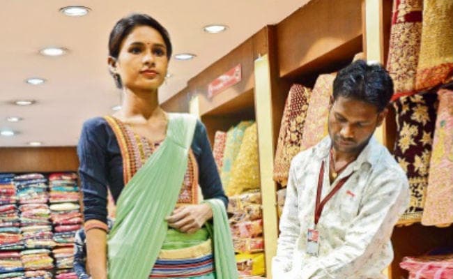 युवाओं को पसंद आ रही है इंडो वेस्टर्न ड्रेसेज