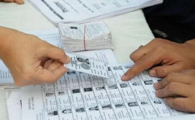 पटना : हर चरण में नामांकन के पहले वोटर लिस्ट में जुट सकता है नाम : श्रीनिवास