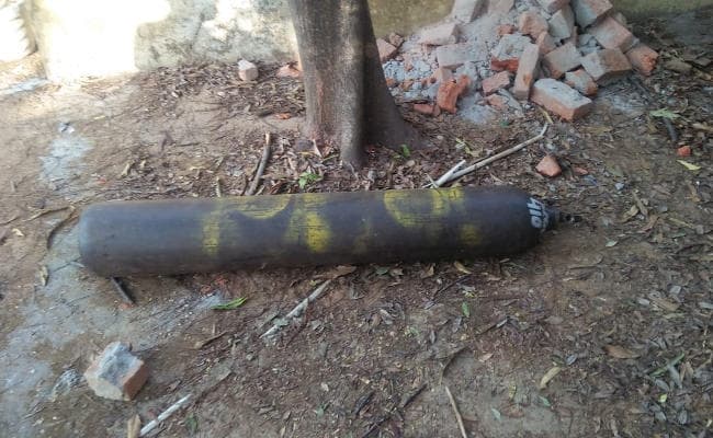 झारखंड : ललपनिया के स्टेट बैंक में गैस कटर लेकर आये थे एटीएम चुराने, मुंबई से आया फोन और डकैत...