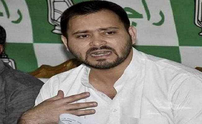 तेजस्वी की अपील- टीवी डिबेट का बहिष्कार करें विपक्ष, भाजपा ने याद करवाया इंदिरा दर्शन और राजीव दर्शन