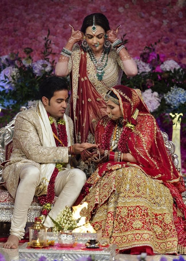 #AkashShlokaWedding: देखें, शादी और रिसेप्शन की कुछ खास तस्वीरें