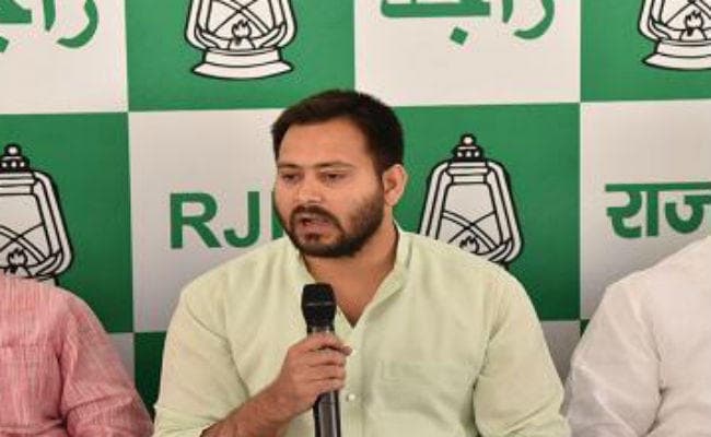 Bihar Election 2020: पहली कैबिनेट में पहली कलम से बिहार के 10 लाख युवाओं को नौकरी- तेजस्वी यादव