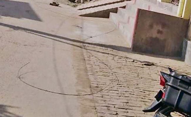 पचं : सड़क पर गिरा हाइटेंशन तार, बचे स्कूली बच्चे