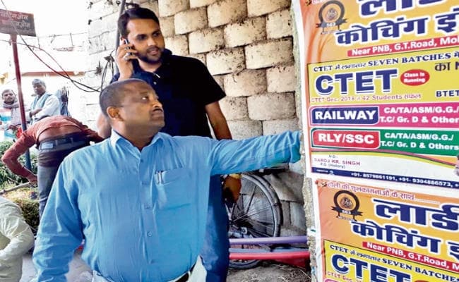 आचार संहिता उल्लंघन में सांसद विधायक समेत 23 पर प्राथमिकी