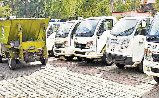 रांची : नगर निगम के सफाईकर्मी अधिकारियों के घरों में धो रहे बरतन, बना रहे खाना