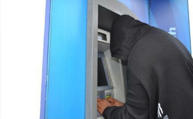 महुआटांड़ : एटीएम काट रहे थे अपराधी, मुंबई हेड ऑफिस में बज उठा सायरन