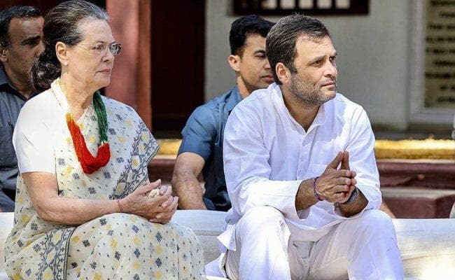 CWC की बैठक : सोनिया ने मोदी पर साधा निशाना, बोलीं - राष्ट्रीय सुरक्षा पर राजनीति कर रहे हैं PM