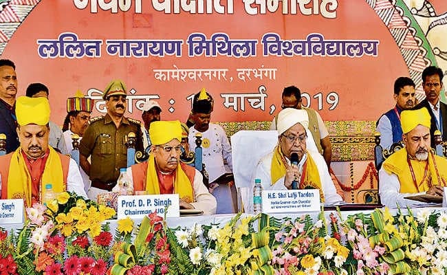 दरभंगा : ग्लोबल व लोकल के बीच सुखद संतुलन जरूरी : राज्यपाल