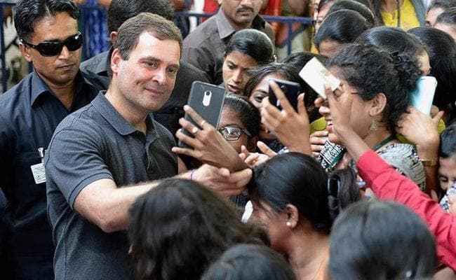 चेन्नई में छात्रों के बीच राहुल, कहा - नकारात्मक माहौल में आप आर्थिक वृद्धि की उम्मीद नहीं कर सकते