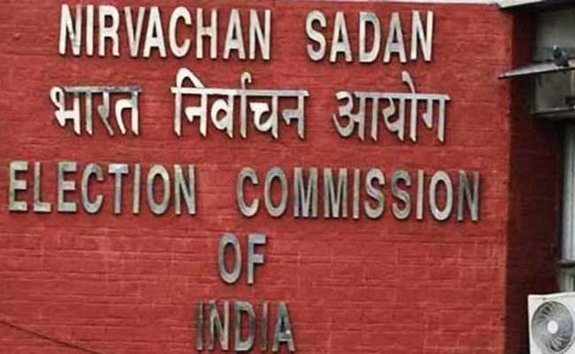 चुनाव आयोग ने पश्चिम बंगाल के चुनाव प्रशासन से मांगी रिपोर्ट, ममता ने भाजपा पर लगाया आरोप