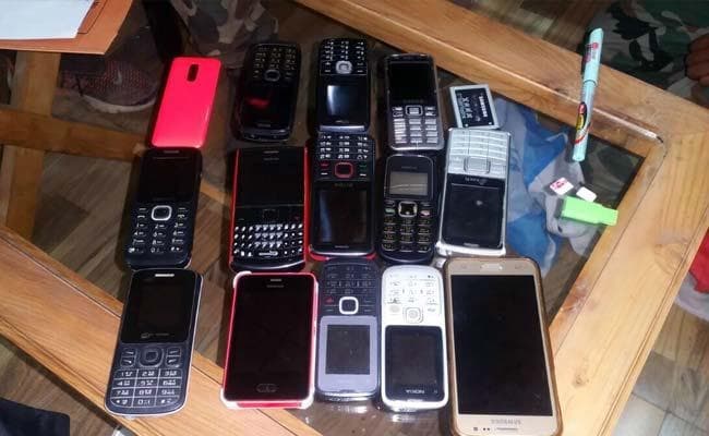 बालुरघाट जेल से 21 मोबाइल फोन बरामद
