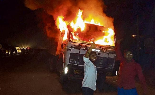 गया  : हादसे में जवान की मौत, हाइवा फूंका