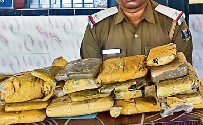 पूर्वी चंपारण : सत्याग्रह एक्सप्रेस से 70 लाख की चरस बरामद