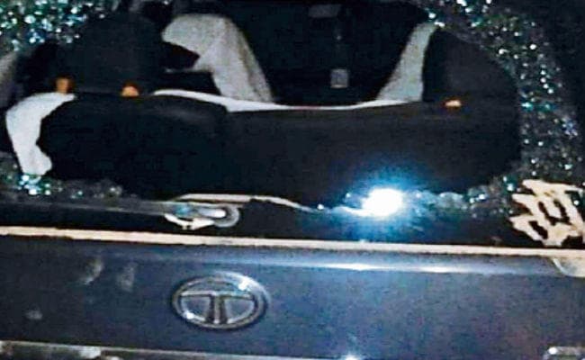 दरभंगा : मंत्री की गाड़ी पर हमला, एक गिरफ्तार, पीड़ितों से मिलकर लौटने के दौरान हुई घटना