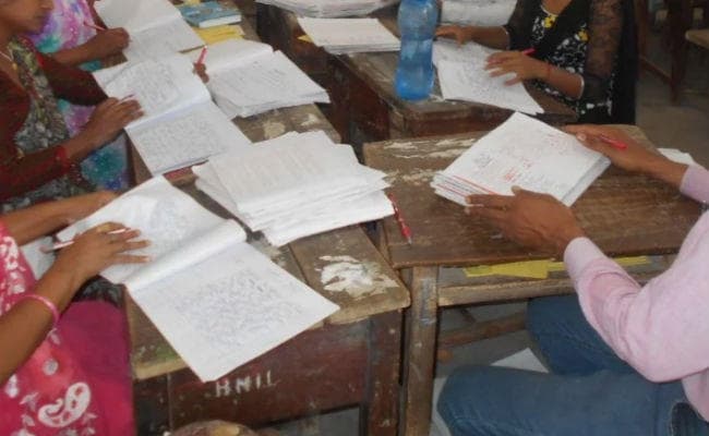 सीबीएसइ : आठ घंटे में 25 कॉपियां ही जांचेंगे शिक्षक