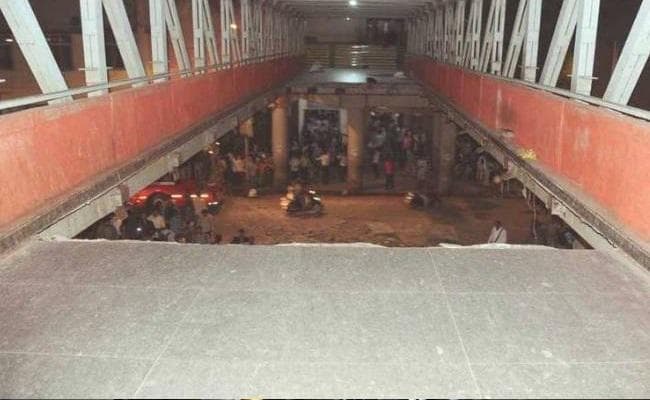 मुंबई हादसा:  पुल को ढहाया जाएगा, पहली जांच रिपोर्ट 24 घंटे में दी जाएगी