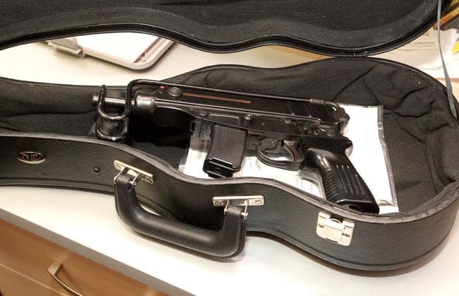 दो आर्म्स डीलर गिरफ्तार, हथियार जब्त