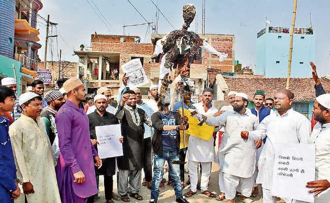 महागठबंधन पर मुस्लिमों को टिकट नहीं देने का आरोप, सामूहिक पुतला फूंका