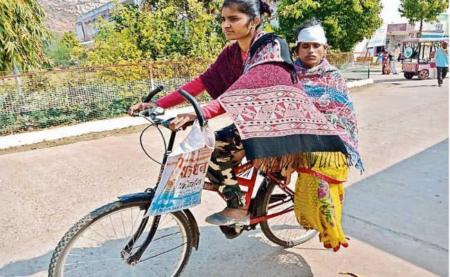 चार किमी साइकिल चला छात्रा घायल महिला को ले गयी अस्पताल