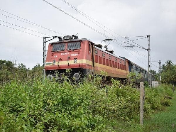 किऊल-भागलपुर के बीच इलेक्ट्रिक इंजन दौड़ी बोगियों संग, ट्रायल पूरा