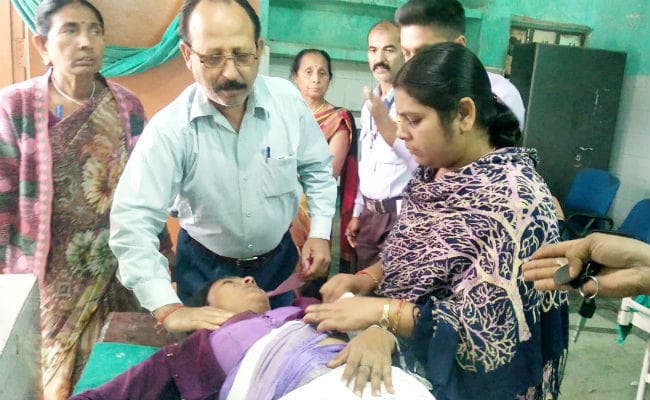 बाइक सवार अपराधियों ने प्रधानाध्यापिका को मारी गोली, स्कूल जाने के दौरान दिया घटना को अंजाम