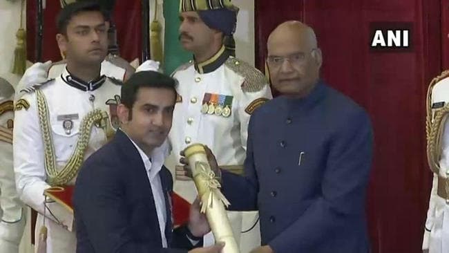 राष्ट्रपति रामनाथ कोविंद ने पूर्व क्रिकेटर गौतम गंभीर सहित कई खिलाड़ियों को किया पद्म पुरस्कार से सम्मानित