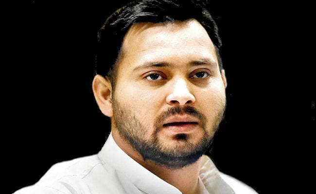 सहयोगी दलों पर निशाना साधते हुए बोले तेजस्वी, संविधान और देश पर अभूतपूर्व संकट, लालू यादव का हवाला देते हुए कहा...