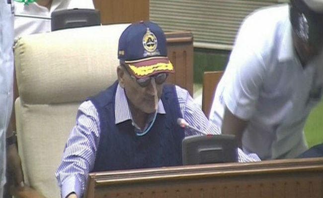 गोवा : संकट में मनोहर पर्रिकर सरकार, कांग्रेस ने दावा ठोका