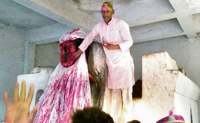 मगध में महात्मा बुद्ध भी खेलते हैं होली