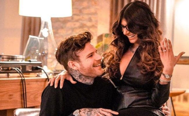 एडल्‍ट स्‍टार मिया खलीफा ने ब्‍वॉयफ्रेंड संग की सगाई, जानें ये खास बातें