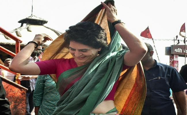 प्रियंका गांधी की ‘गंगा यात्रा’ शुरू, प्रयागराज के हनुमान मंदिर में की पूजा