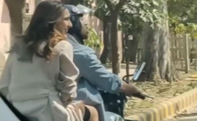 दिल्ली में कार्तिक आर्यन संग बाइक पर दिखीं सारा अली खान, इस वजह से हो गईं ट्रोल