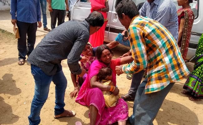 Jharkhand : चतरा में पिकअप वैन ने बच्चे को कुचला, मौत