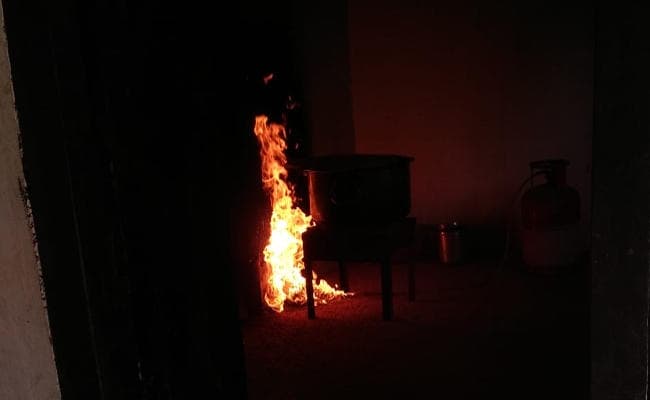 झारखंड के स्कूल में लगी आग, अफरा-तफरी मची, छात्रों ने भागकर बचायी जान